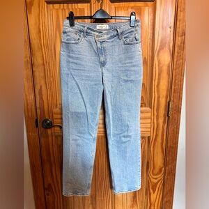 Abercrombie & Fitch The 90’s Straight Ultra High Rise Criss-Cross Waistband Jean